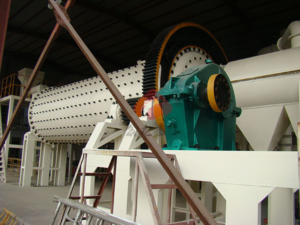 水泥熟料磨粉 現(xiàn)場(chǎng)